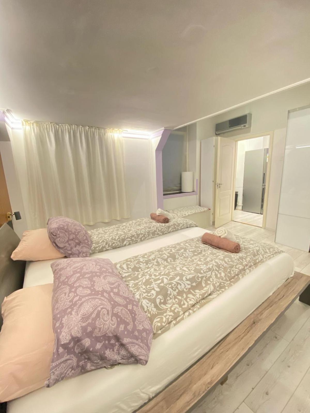 Yes, Yes! Lovely Apartment Good Amenities Budapest Center Екстериор снимка