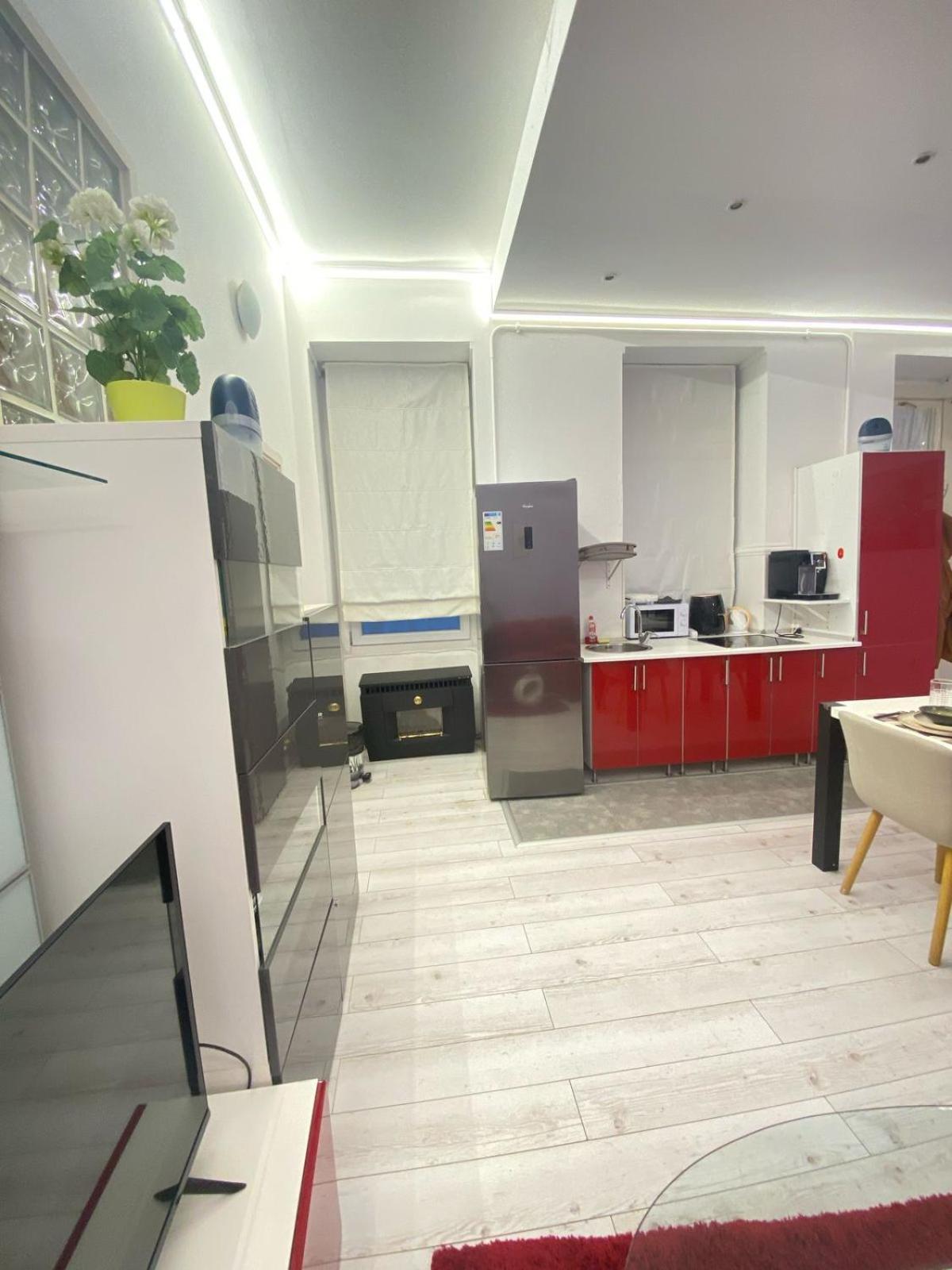 Yes, Yes! Lovely Apartment Good Amenities Budapest Center Екстериор снимка