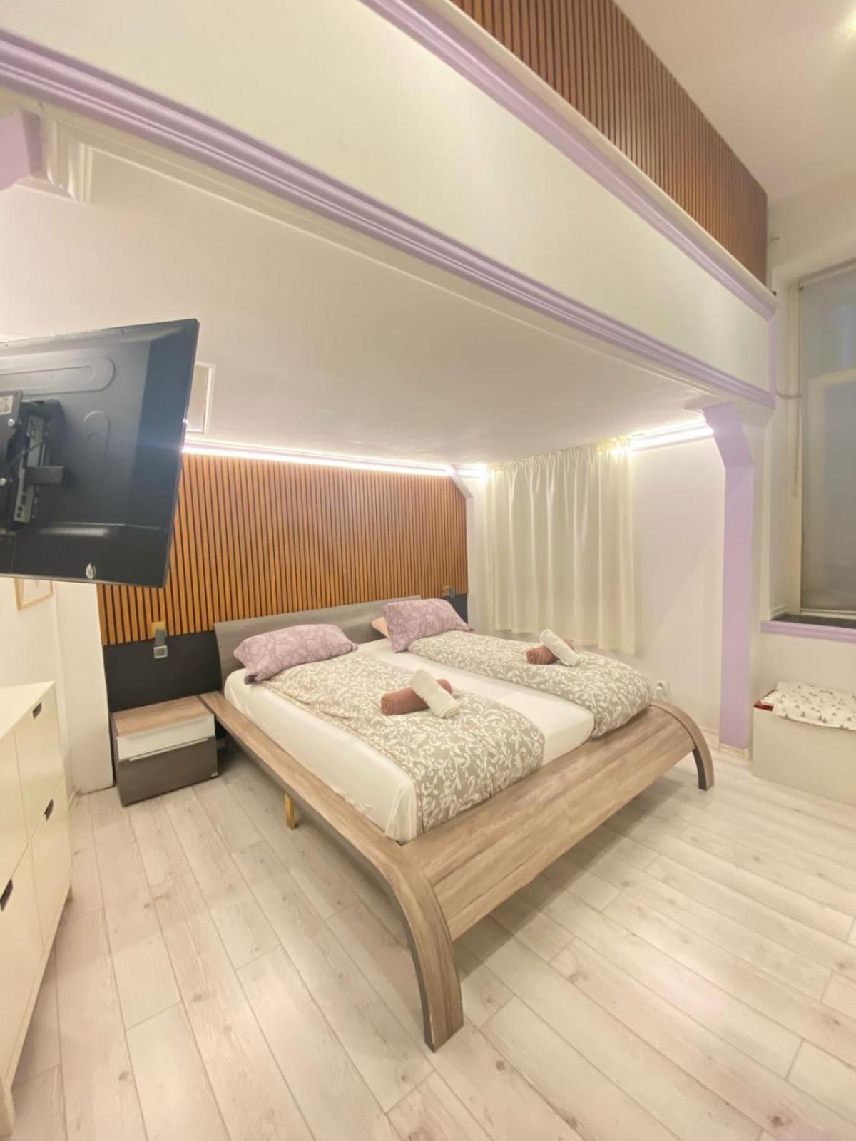 Yes, Yes! Lovely Apartment Good Amenities Budapest Center Екстериор снимка