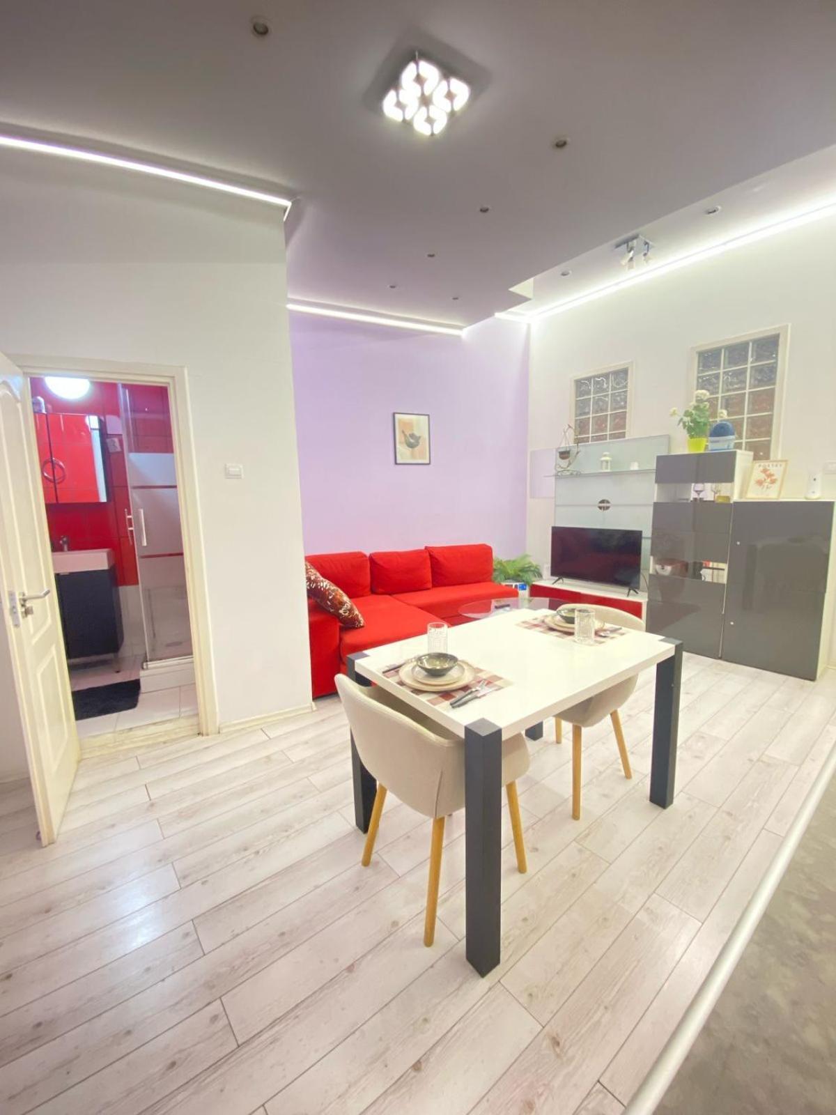 Yes, Yes! Lovely Apartment Good Amenities Budapest Center Екстериор снимка
